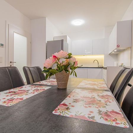Apartament Flexible Selfcheckins 42 - Zagreb - Luxury - Garage Parking - Loggia - Brand New Zewnętrze zdjęcie